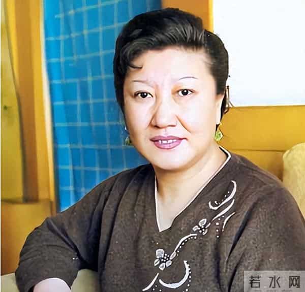 原来她已离世20年!女儿败光她留的7套房产,至死没和赵本山和解