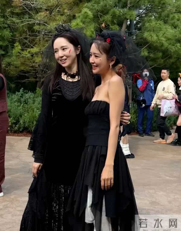 董璇大聊婚后生活，回应67元婚礼餐标，上几千个热搜乐的合不拢嘴