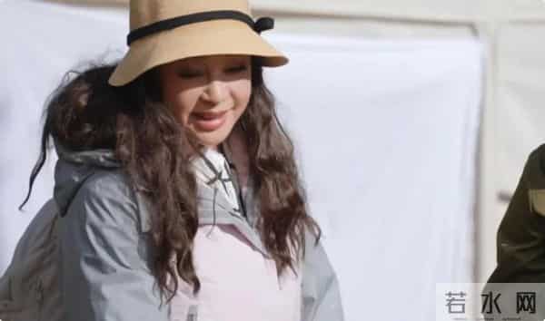 别再闭着眼睛猛夸刘晓庆“年轻”了,她是真的已经老了