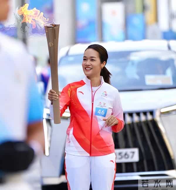 有钱也没用!火炬传递霍震霆、何超琼都来了,李嘉诚家族呢