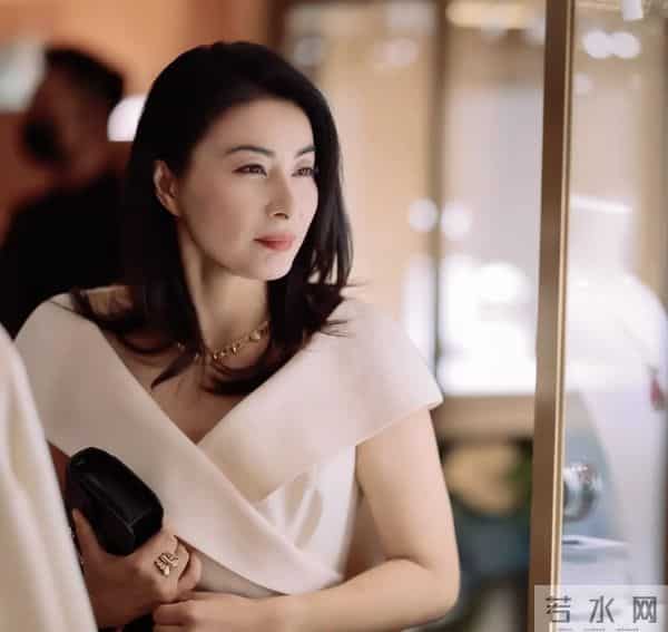 霍震霆没想到，官宣新身份没多久，儿媳郭晶晶再次让阔太圈沉默了