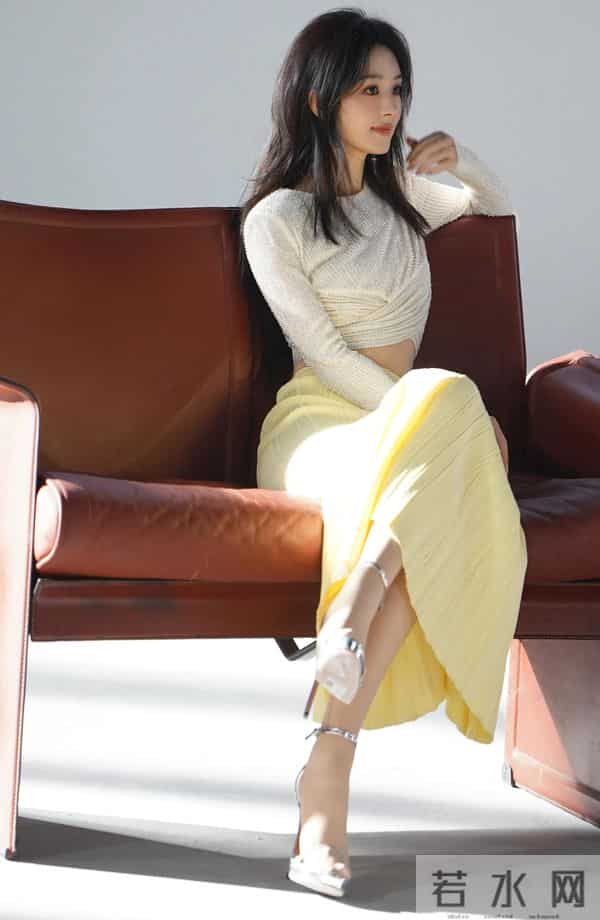 赵丽颖肉色丝袜配凉鞋！这什么搭配？