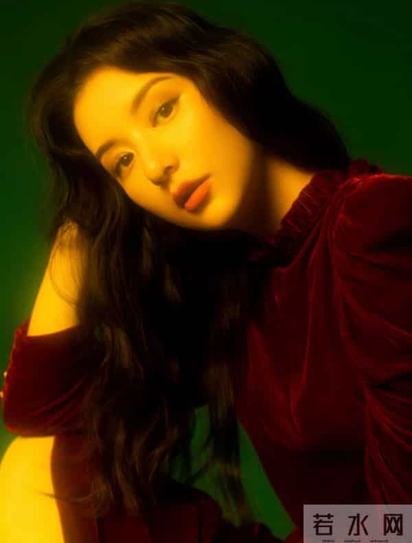 方媛凌晨发文问坐月子,超一周没洗头近视加重,似恢复不佳掉头发