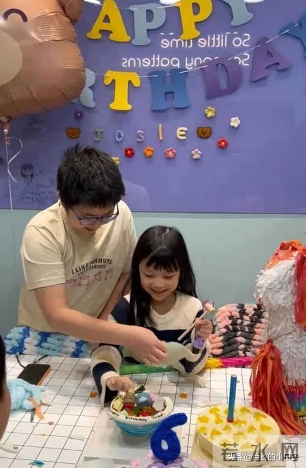 甘比和情敌在较劲，给17岁女儿生日过于低调了！