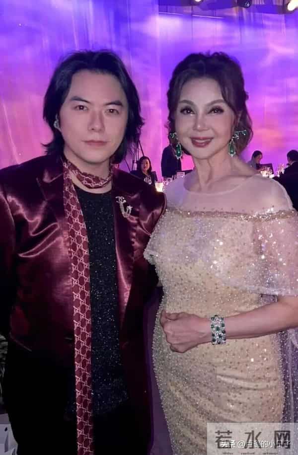 甘比和情敌在较劲，给17岁女儿生日过于低调了！