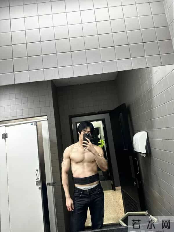 泰国当红男演员Win,终于肯脱了!