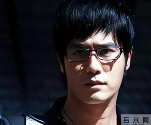 他娶了摇滚女神谭维维,婚后靠她赚钱养家,儿女双全生活太幸福