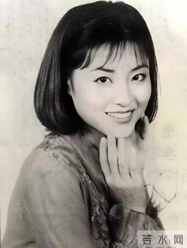 连续17年主持春晚的她,12年婚姻终究离婚,坦白:婚姻只会痛苦