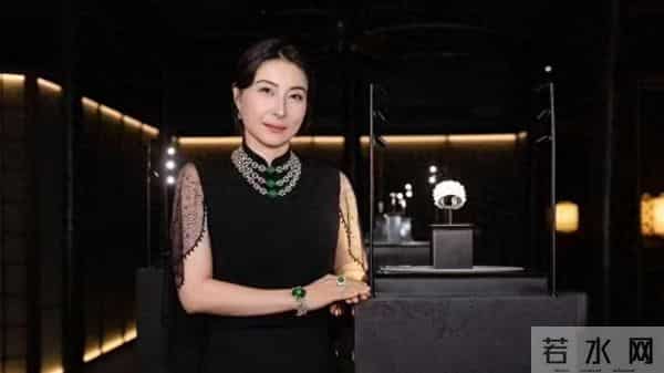 郭晶晶参加晚宴,黑色全裹礼服不透不露 ,新发型高贵典雅雍容华贵