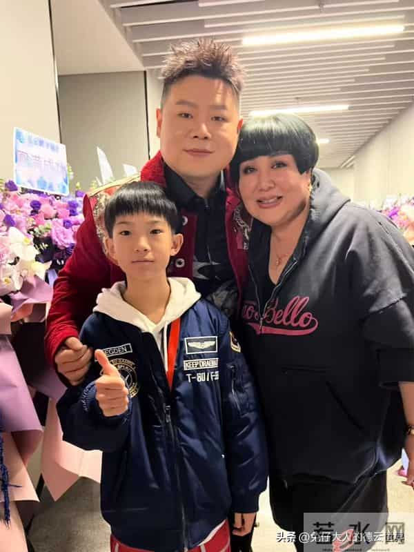 德云社董事长王惠发文,晒合影、送祝福,文案直接,岳云鹏是独宠