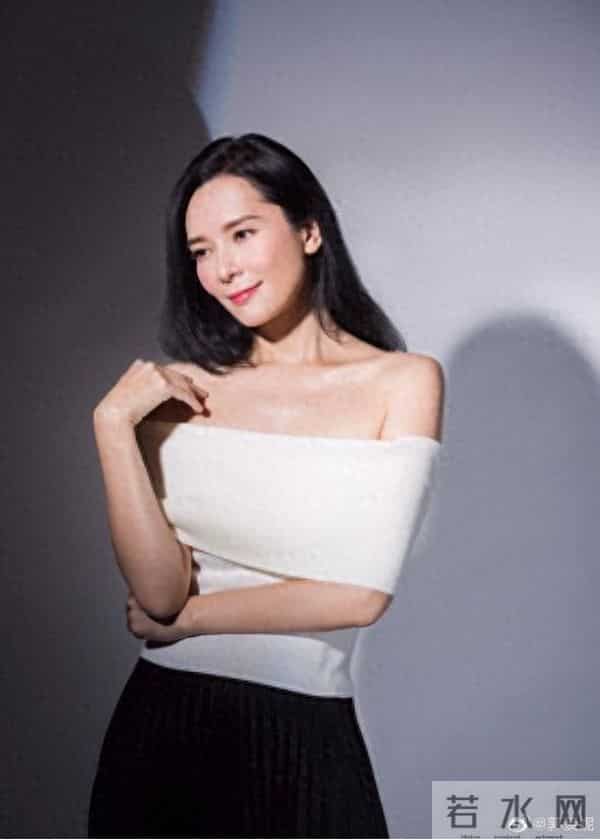 香港知名女星被指高颜值不再，脸颊离奇肿胀变正方形，曾屡传婚变