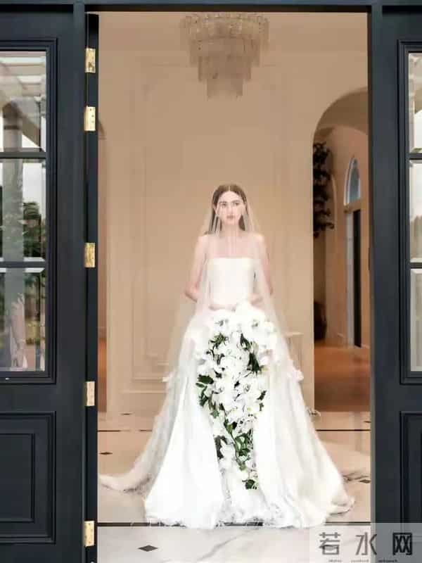 泰星Mai婚礼在私人豪宅举办,低调温馨,宾客20多人,花童是小狗