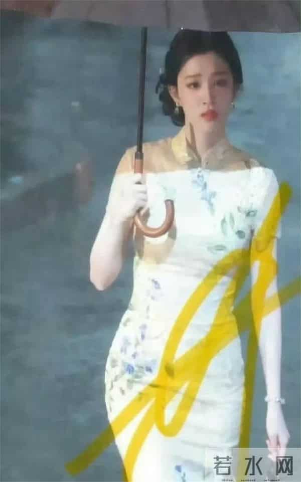 王楚然这身旗袍是不是做小了一码,太紧身了,不过是真显身材