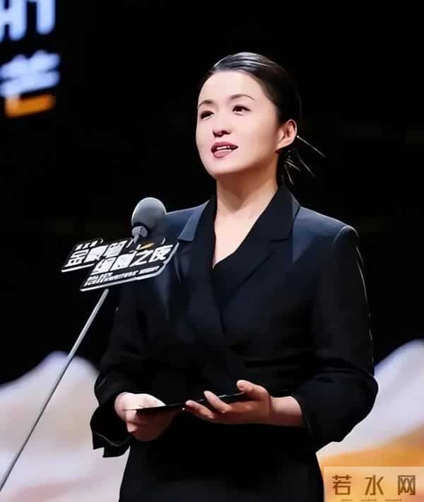 太癫了！王家卫被曝后白百何又自揭伤疤，陪玩陪睡只是冰山一角