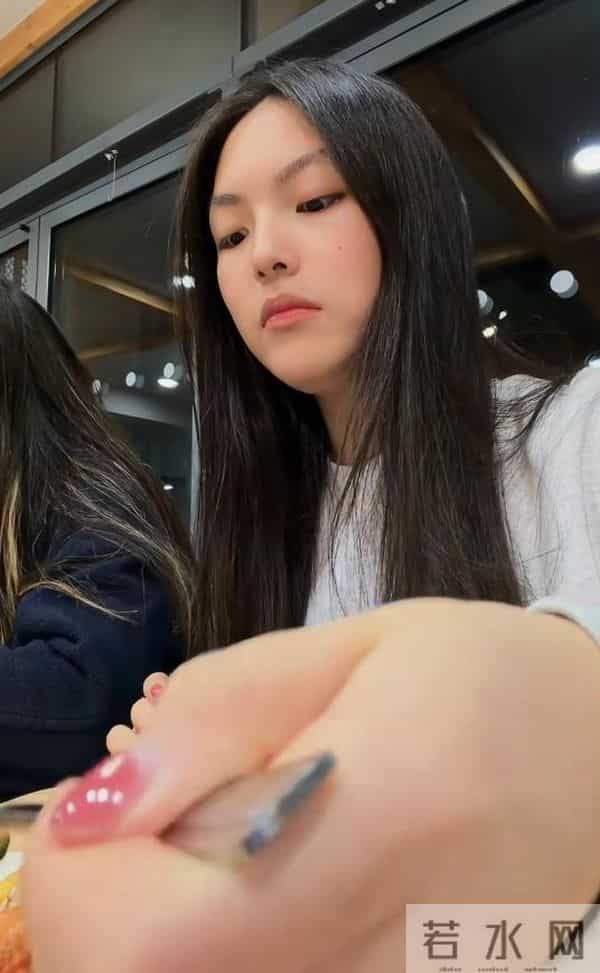 王诗龄晒留学vlog！住宿舍周末还在学习，和同学老师相处好有礼貌