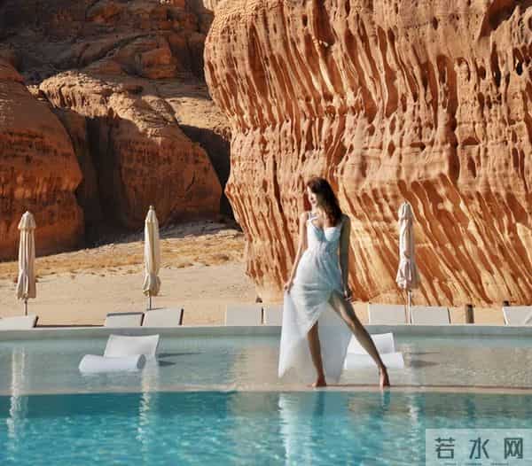 和陈赫离婚10年后,晒出情侣泳装照的许婧,没给前夫留一点体面