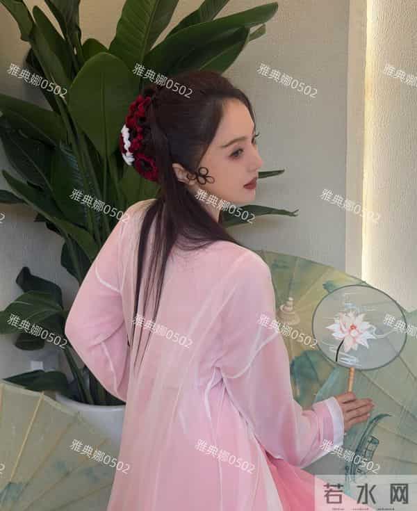 董璇自从二婚后状态肉眼可见的回春了,白蛇造型妩媚不输王祖贤!