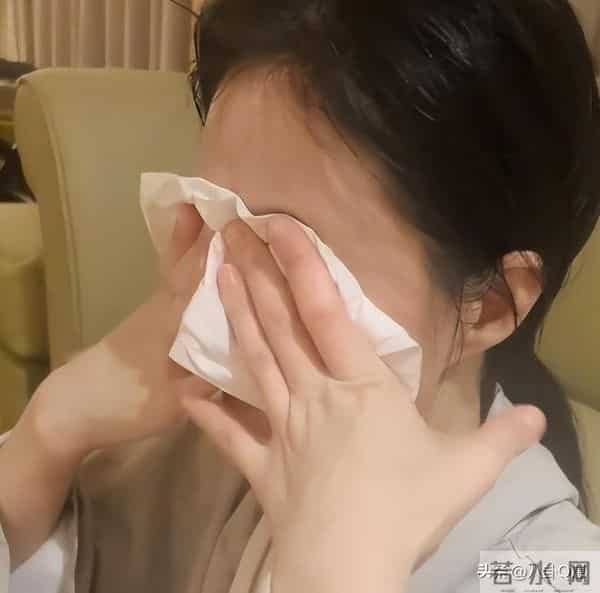 不要成为第二个大S!42岁暴瘦脱相的蒋欣崩溃大哭,给大家提了醒