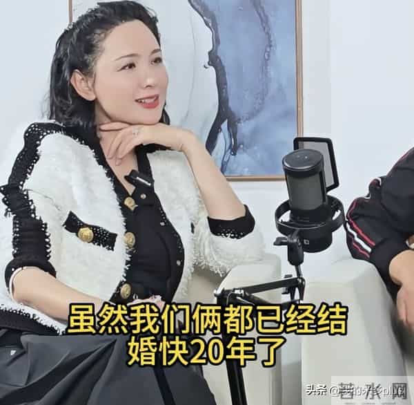 郭晓冬和老婆吵架,48岁程莉莎被气哭,抱怨老公不哄她,很痛苦