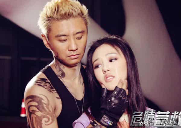 母亲是影后,丈夫是著名演员,公公是央视名嘴,34岁的她却当网红