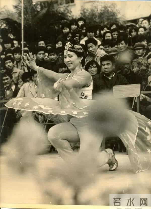 痛悼!阿依吐拉于11月5日凌晨在乌鲁木齐因病去世,享年86岁