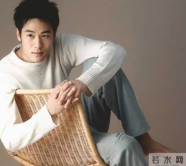 他娶了摇滚女神谭维维,婚后靠她赚钱养家,儿女双全生活太幸福