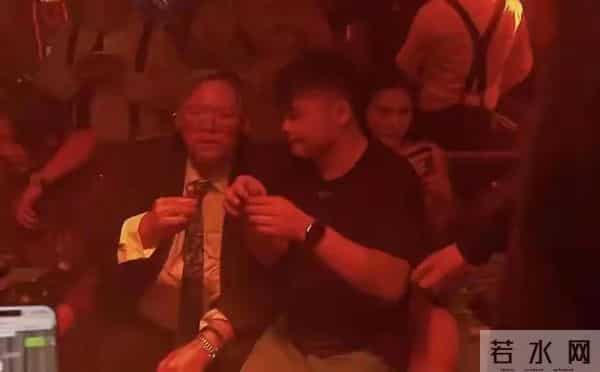 向佑彻底摆烂，南昌酒吧挥霍，新女友全程烟酒不离手