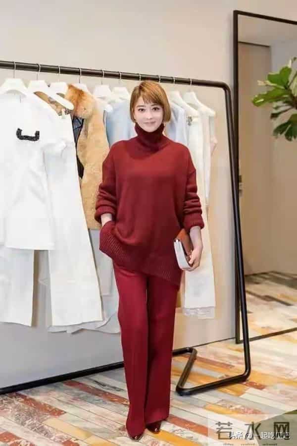 50岁梅婷新剪了波波头年轻25岁,穿毛衣+阔腿裤,美得像换了个人