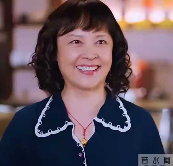 从主持人到演员，她为儿子息影，却在丈夫肝癌去世后，靠演技出圈