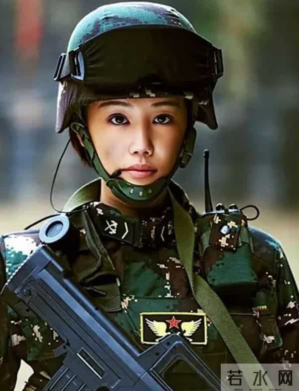 她是影后女儿、央视名嘴儿媳,为何却选择在直播间带娃刷流量?