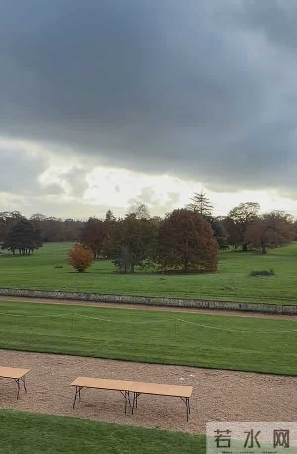 16岁王诗龄晒留学日常,住宿舍周末还在学习,瘦下来五官好像李湘