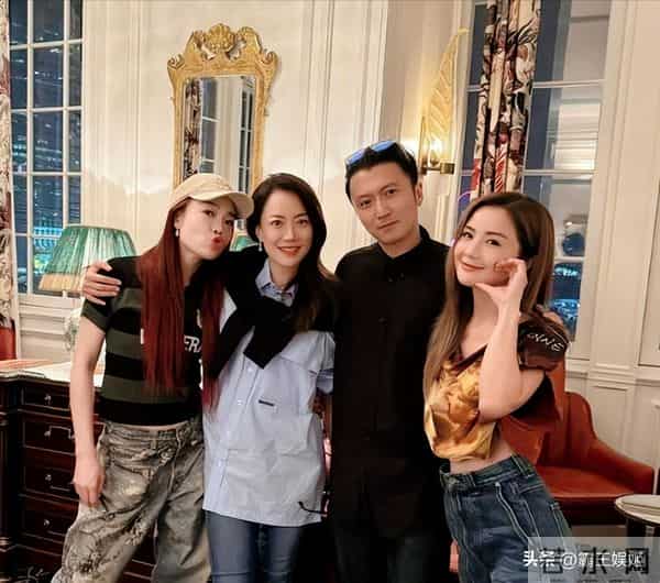 陈伟霆现身谢霆锋演唱会现场,侧颜逆天,霍汶希看得都犯花痴了