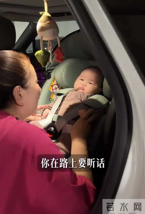 侯梦莎搬离婆家,和毛毅带女儿到杭州定居,婆婆不舍孙女哭着告别