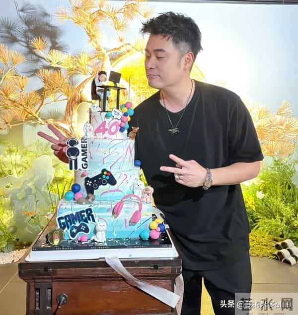 陈赫补发生日照，“铁三角”邓超鹿晗在c位，马頔搂范志毅像小孩