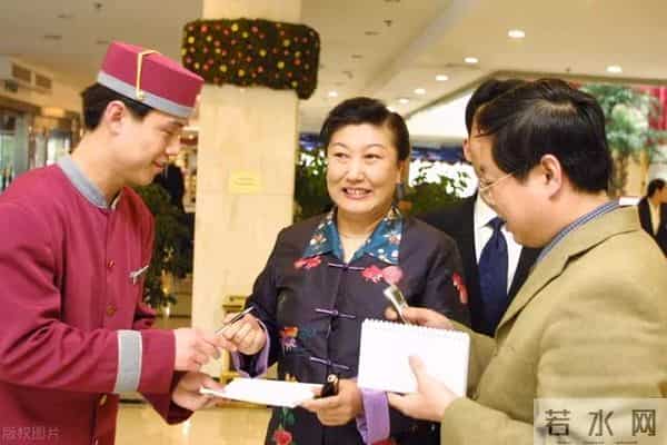 原来她已离世20年!女儿败光她留的7套房产,至死没和赵本山和解