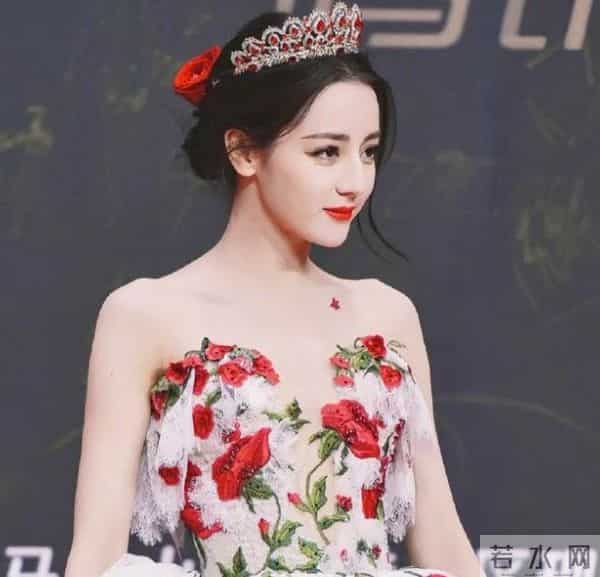 不要成为一下个大S!33岁要钱不要命的迪丽热巴,给内娱提了个醒