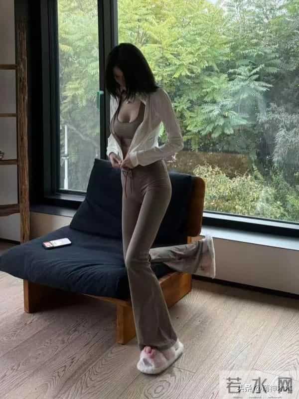 何穗首晒产后美照!身材苗条丰满,被质疑传递焦虑,本人连忙删图