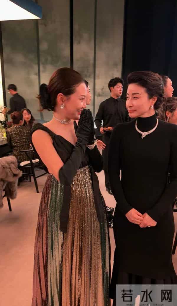 巩皇和郭晶晶同框，晶晶姐优雅非凡 尽显高级风范。霍震霆预言封神