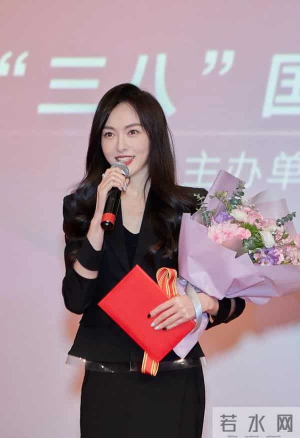 唐嫣的脚是最美的!小腿太细了