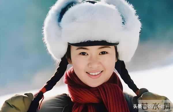 分手22年,40岁的童瑶高调官宣喜讯,如今成为张默高攀不起的存在