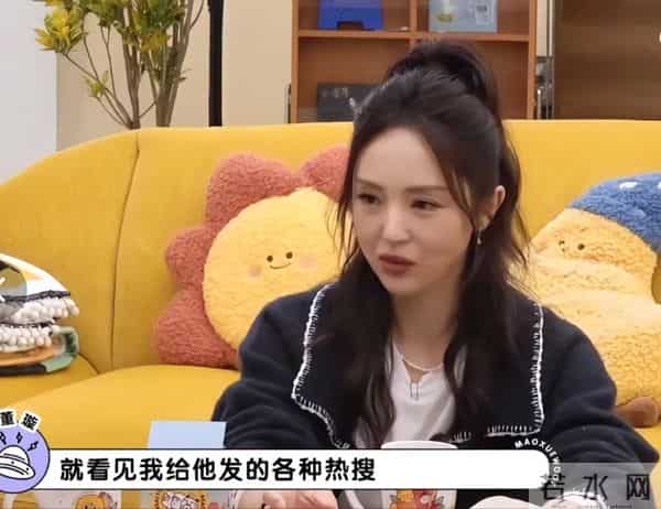 董璇大聊婚后生活，回应67元婚礼餐标，上几千个热搜乐的合不拢嘴