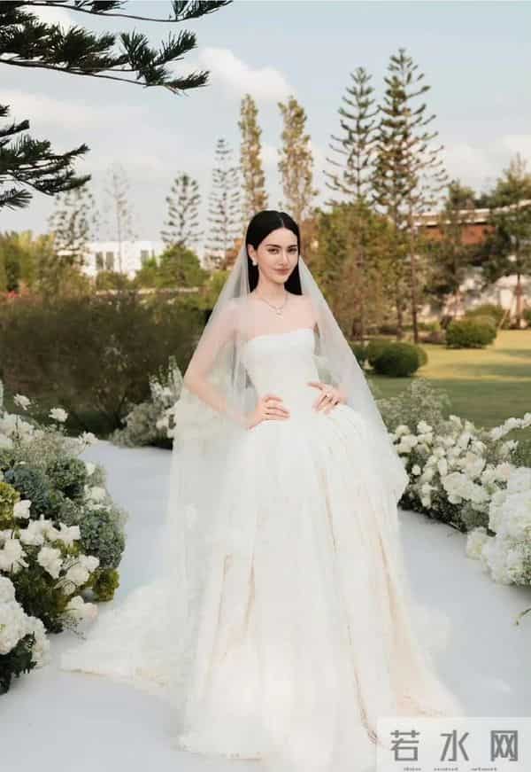 泰星Mai和Ter低调举行婚礼,上演头纱吻,好闺蜜MintC抢到捧花